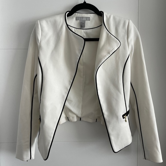 Forever21 size 4 cropped blazer gently worn gold detailing - Picture 1 of 3